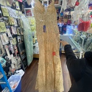 brand new prom dress only worn once